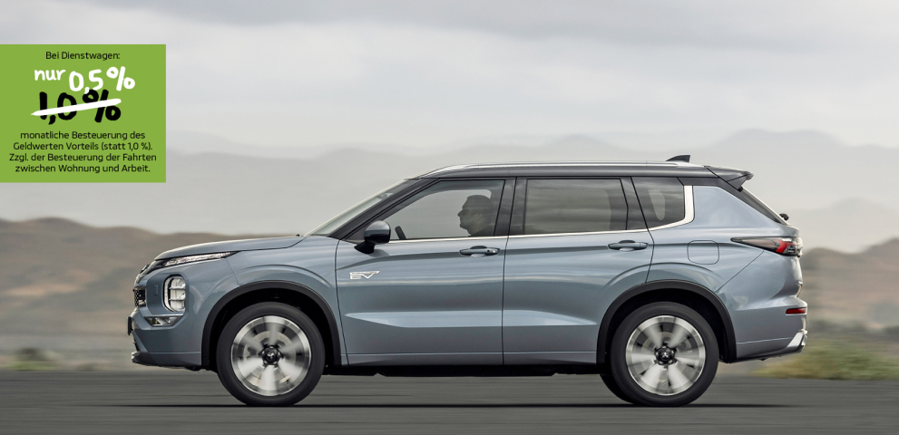 Dienstwagen-Vorteile Mitsubishi Outlander fährt auf Straße in Berglandschaft