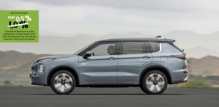 Dienstwagen-Vorteile Mitsubishi Outlander fährt auf Straße in Berglandschaft