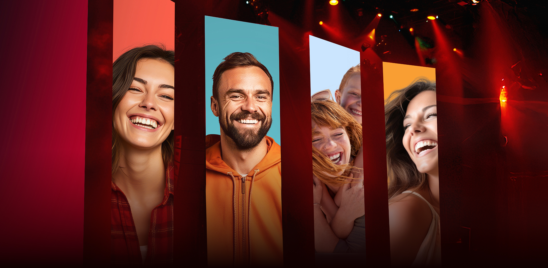 Eine B&uuml;hne mit Bannern auf denen lachende Menschen zu sehen sind