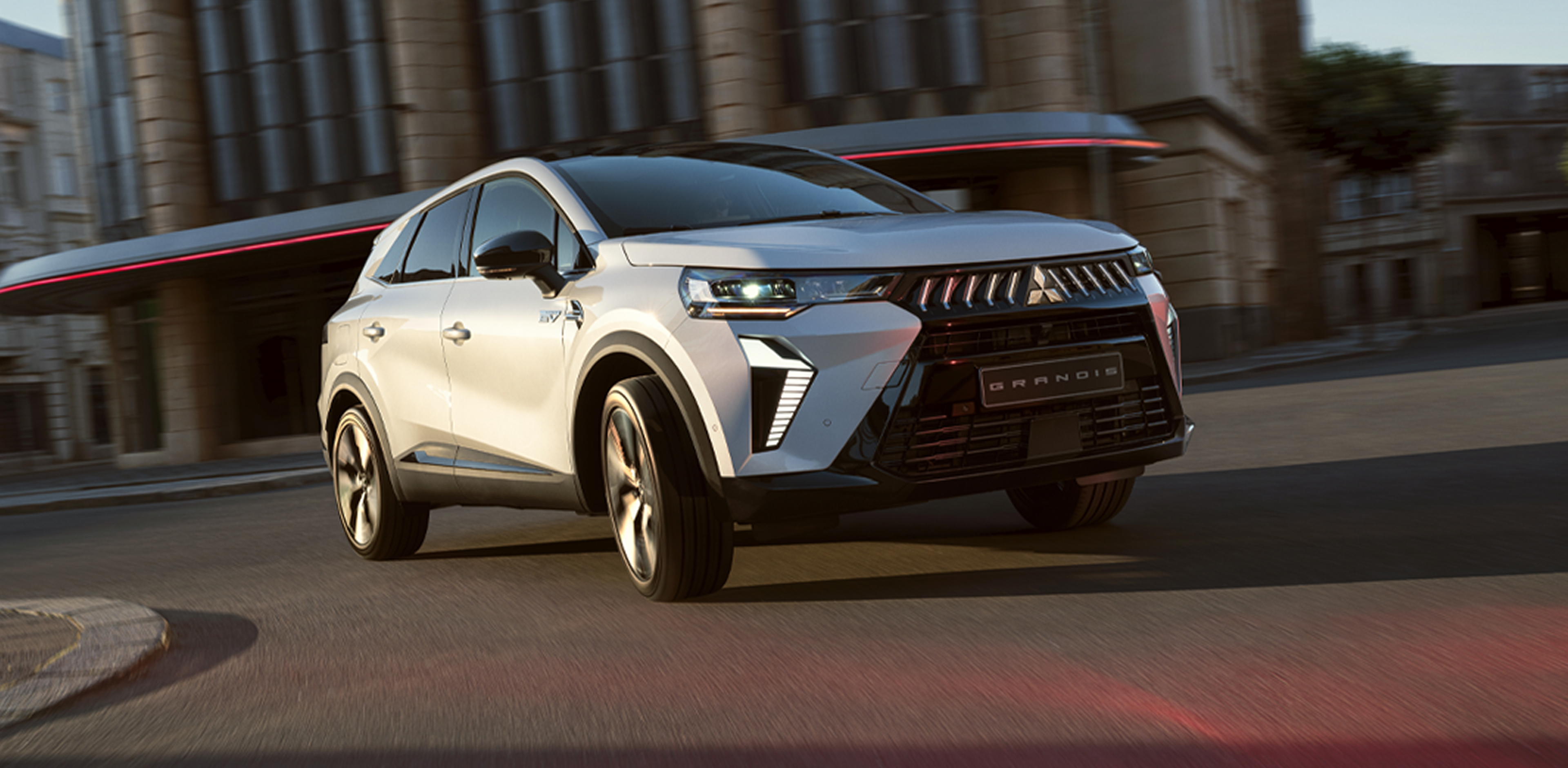 &frac34;-Frontalansicht des fahrendes Grandis