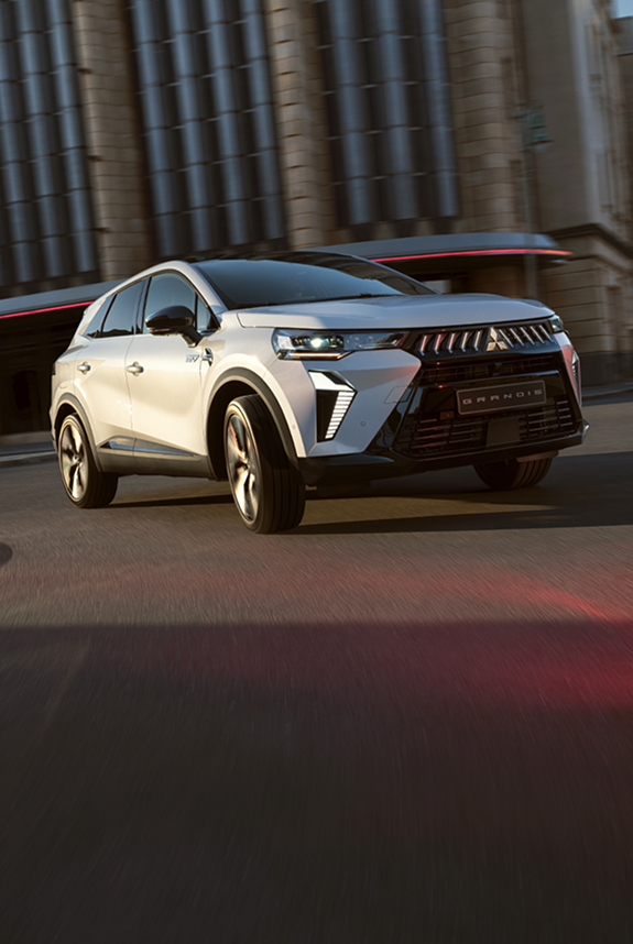 &frac34;-Frontalansicht des fahrendes Grandis