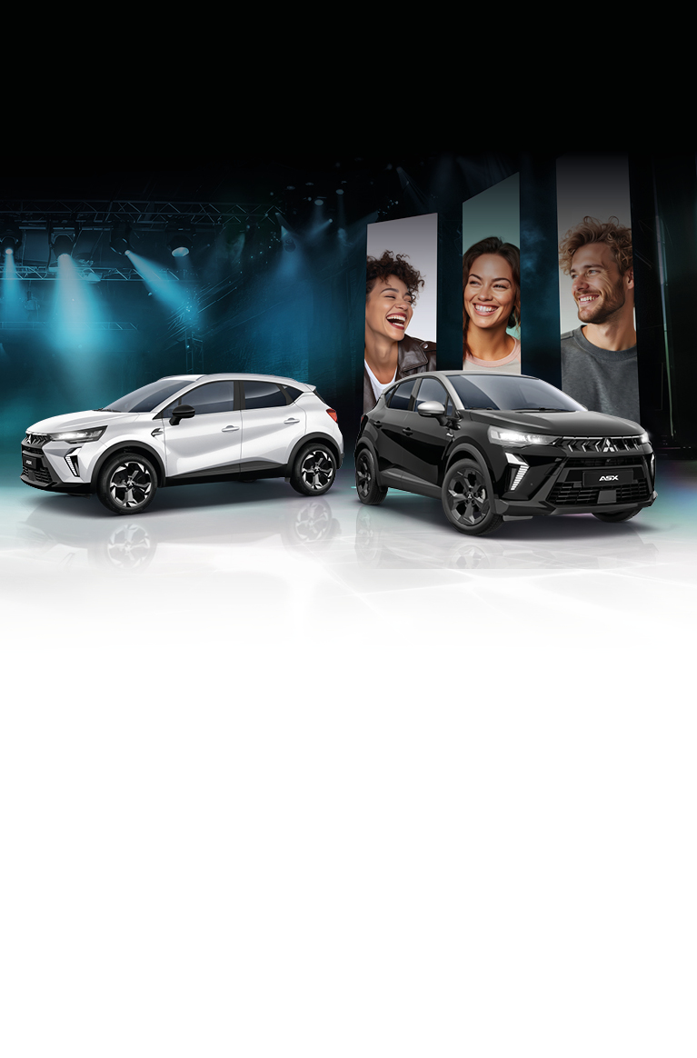 Der Mitsubishi ASX Select in Wei&szlig; und ASX Black in Schwarz auf einer B&uuml;hne mit Lichtinstallation, daneben gro&szlig;e Portr&auml;tbilder im Hintergrund.