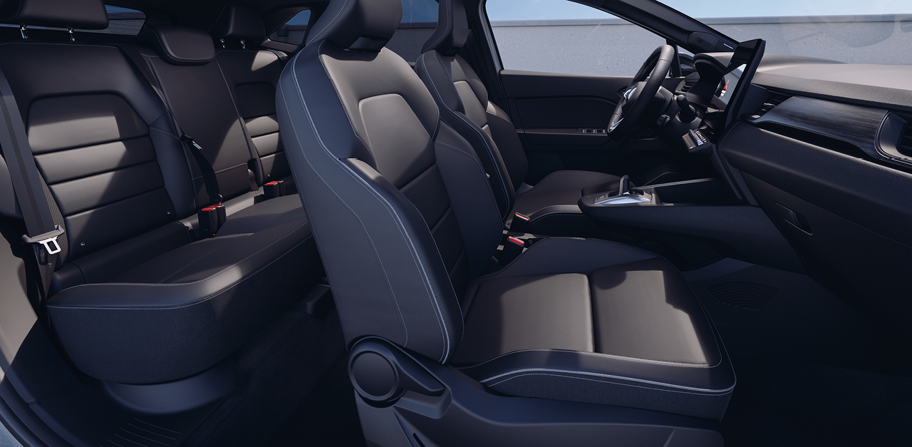 Innenansicht des Fahrerraums im Grandis von der Beifahrert&uuml;r aus