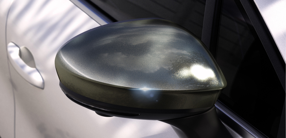 Nahaufnahme eines Au&szlig;enspiegels am Mitsubishi Grandis.