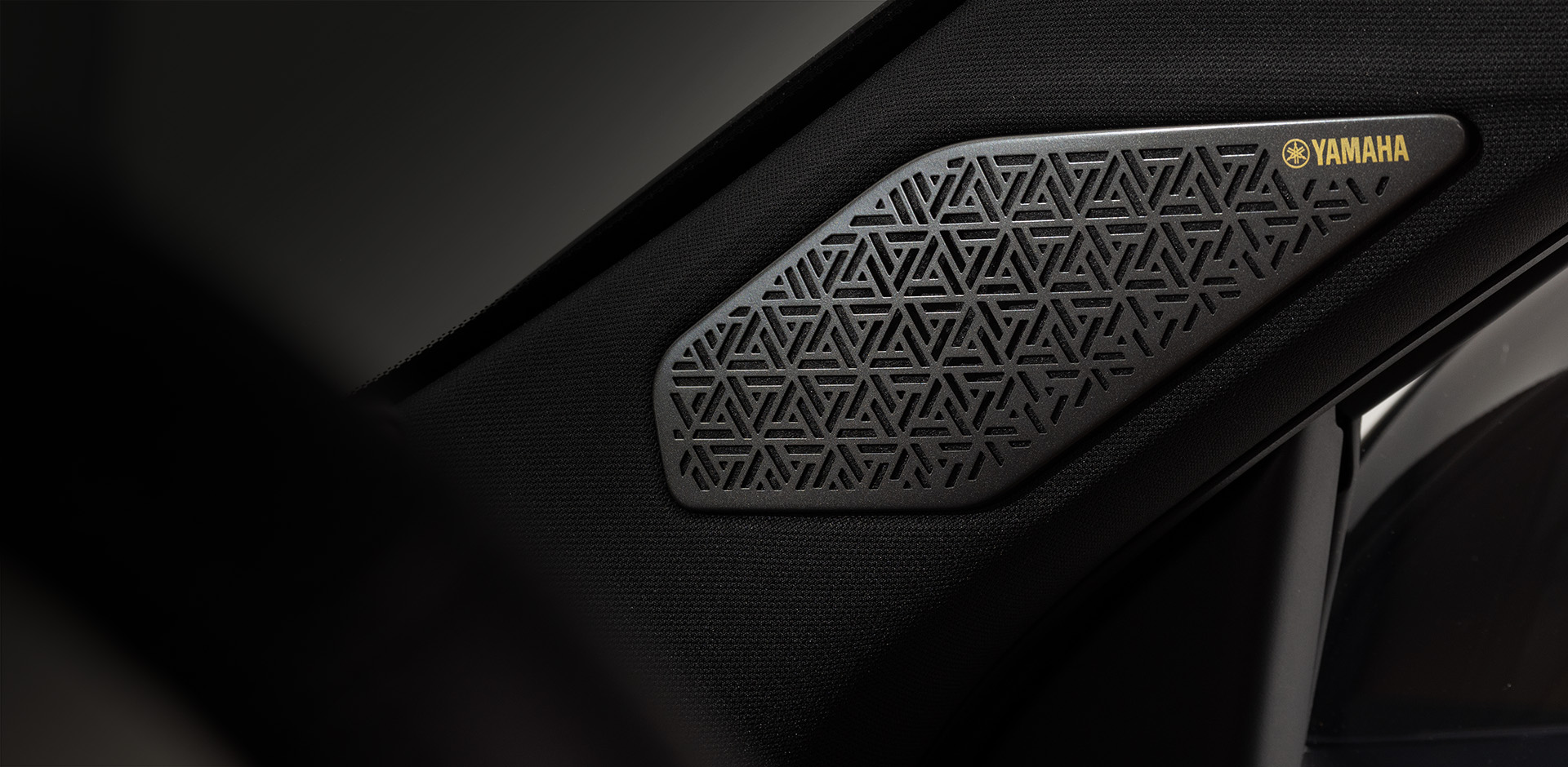 Mitsubishi Outlander &bdquo;Dynamic Sound Yamaha&ldquo;