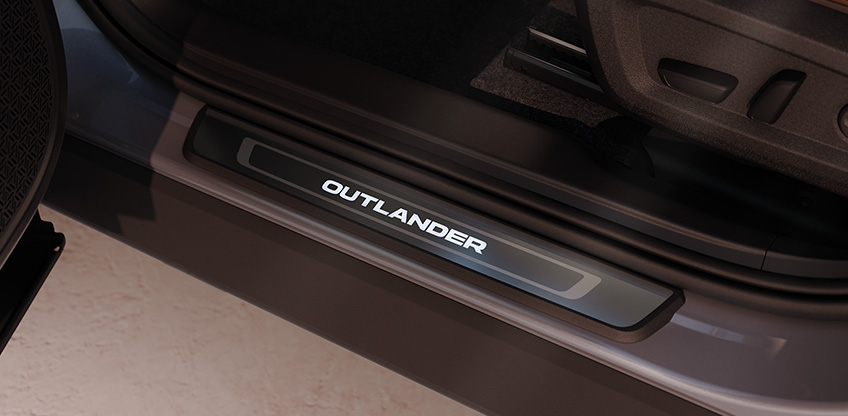 Der neue Mitsubishi Outlander mit Einstiegsleisten-Set