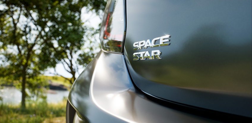 Space Star Detailaufnahme des Space Star Schriftzug am Heck