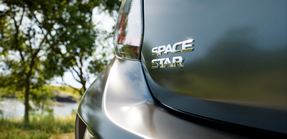 Space Star Detailaufnahme des Space Star Schriftzug am Heck