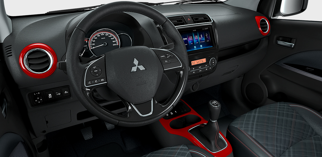 Styling-Blenden in Metallic-Rot f&uuml;r den Mitsubishi Space Star