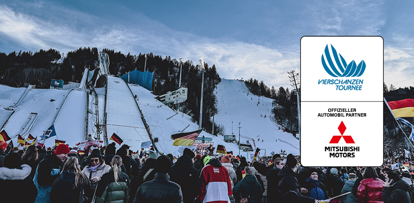 Ein Skispringer mit daneben abgebildetem Logo von der Vierschanzentournee und Mitsubishi.