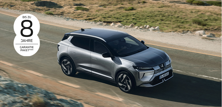 Fahrender Eclipse Cross auf l&auml;ndlicher Stra&szlig;e