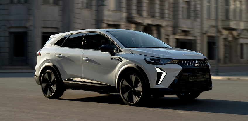 Der fahrende neue Grandis in der Stadt